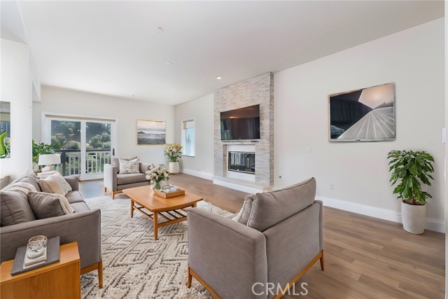 Detail Gallery Image 8 of 42 For 6432 Weidlake Dr, Los Angeles,  CA 90068 - 4 Beds | 3/1 Baths