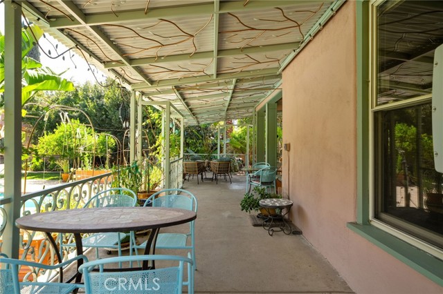 405 W Olive Avenue, Redlands CA: https://media.crmls.org/medias/3b8006ea-9d86-46f5-abc8-effae65f210d.jpg