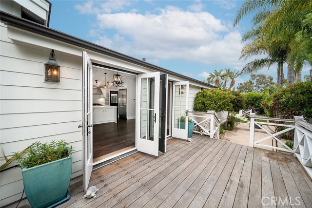 411 Poplar Street, Laguna Beach CA: https://media.crmls.org/medias/3b801ebd-91ba-4b8b-8ba5-38d6a8d8bdbd.jpg