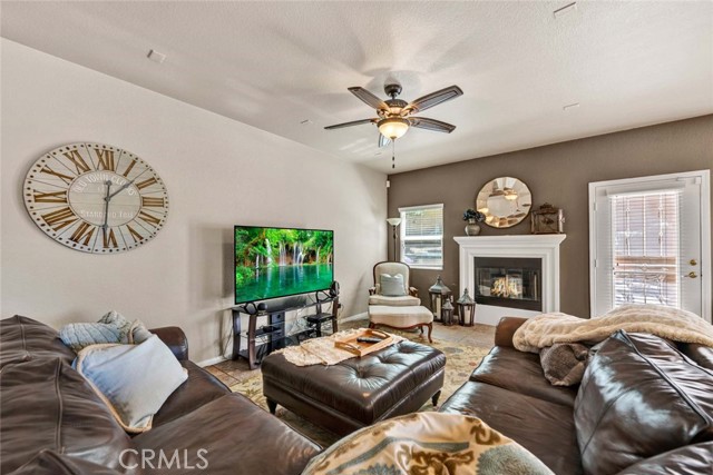 Detail Gallery Image 10 of 49 For 4100 Waterville Ct, Palmdale,  CA 93551 - 6 Beds | 3 Baths