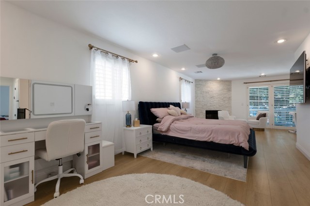 22828 Hartland Street photo 18