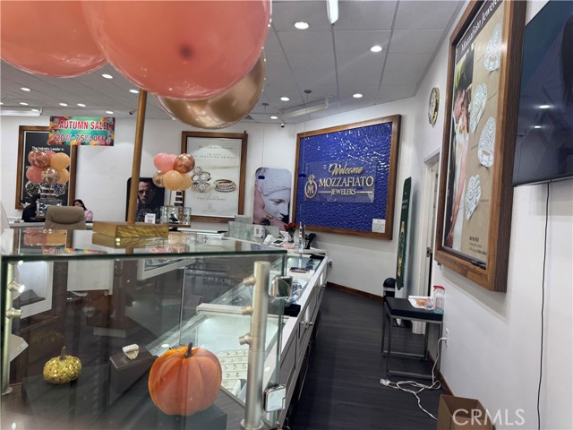 217 Stonewood Street, Downey CA: https://media.crmls.org/medias/3b81376f-142a-4c48-8129-56eec0a1ceff.jpg