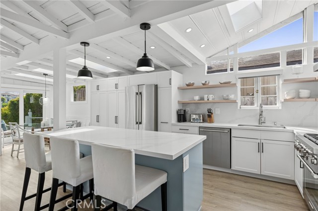 Detail Gallery Image 3 of 25 For 550 Hazel, Corona Del Mar,  CA 92625 - 2 Beds | 1/1 Baths