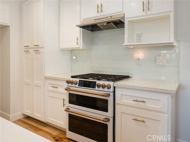 High end touches in this dream kitchen with 6 burner, wifi enabled gas range with two ovens.