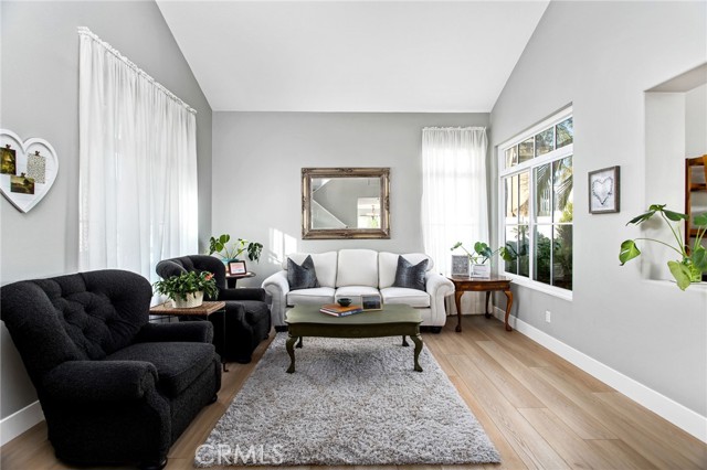 Detail Gallery Image 4 of 32 For 29110 Wayfarer Ln, Lake Elsinore,  CA 92530 - 4 Beds | 2/1 Baths