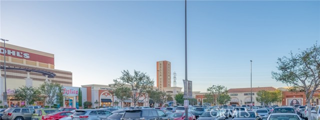 20251 Cape Coral Lane, Huntington Beach CA: https://media.crmls.org/medias/3b826661-d60e-4a1e-9e5a-092dd4c1c188.jpg