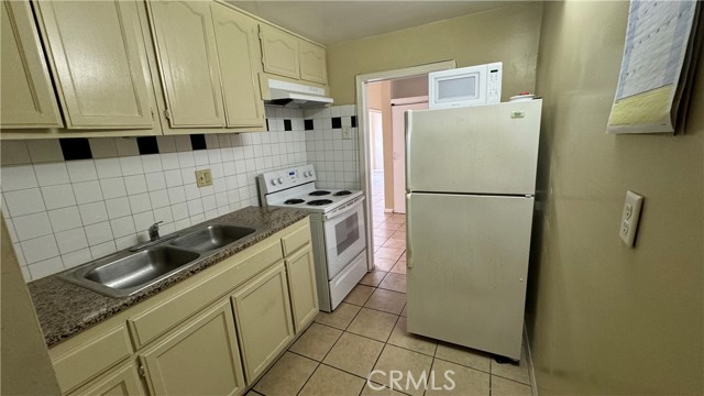 Detail Gallery Image 3 of 9 For 1437 W 29th St, Los Angeles,  CA 90007 - 3 Beds | 2 Baths