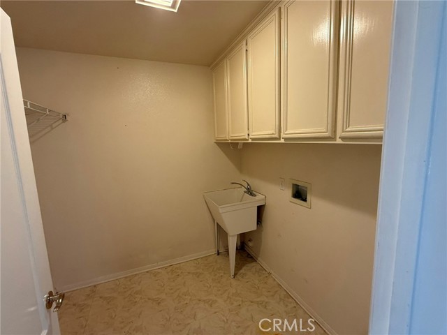 13240 Mugu Court, Apple Valley CA: https://media.crmls.org/medias/3b8326b6-f949-4b12-a837-ba91dc3dfb4d.jpg