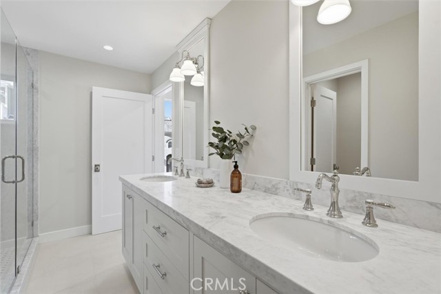 Detail Gallery Image 14 of 52 For 436 1st St, Manhattan Beach,  CA 90266 - 4 Beds | 2/1 Baths