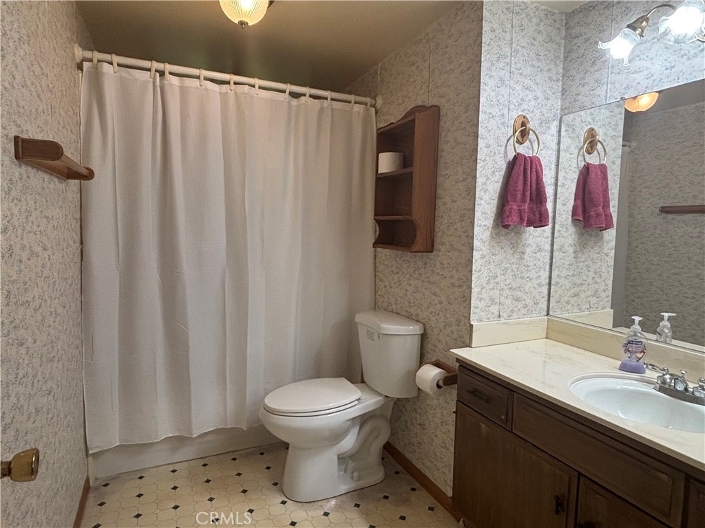 https://media.crmls.org/medias/3b838791-85a8-41e0-94ec-2c9a88147f41.jpg?preset=X-Large