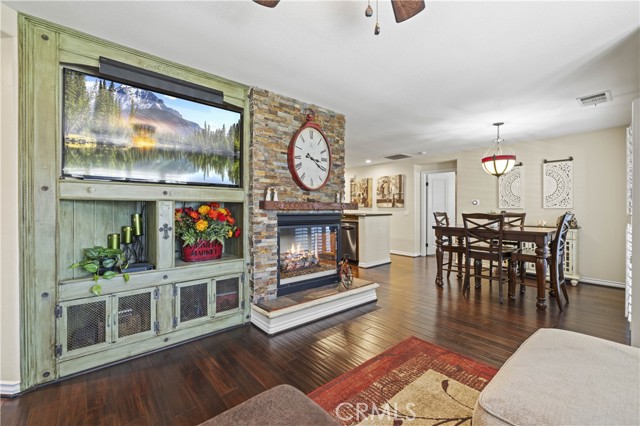 Detail Gallery Image 10 of 33 For 28385 Mirabelle Ln, Saugus,  CA 91350 - 2 Beds | 2 Baths