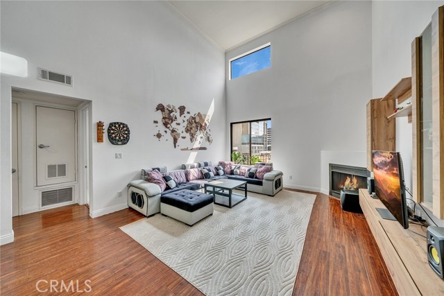 625 S Berendo Street, Los Angeles CA: https://media.crmls.org/medias/3b840bc9-f4b5-4018-85be-571a27904d56.jpg