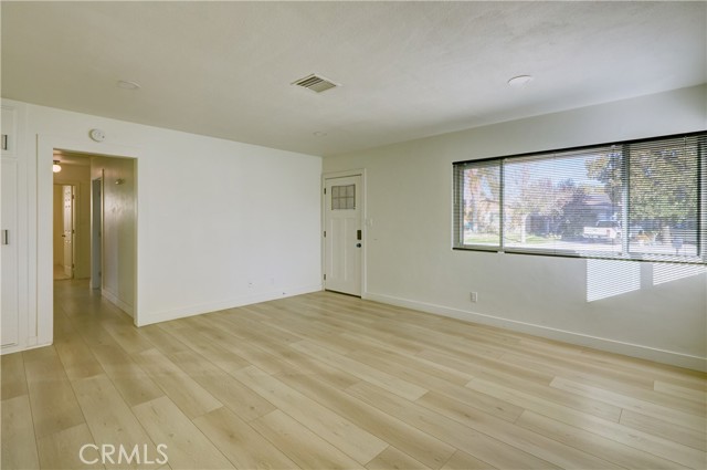 Detail Gallery Image 4 of 13 For 1021 Marion Ave, Hemet,  CA 92543 - 3 Beds | 2 Baths