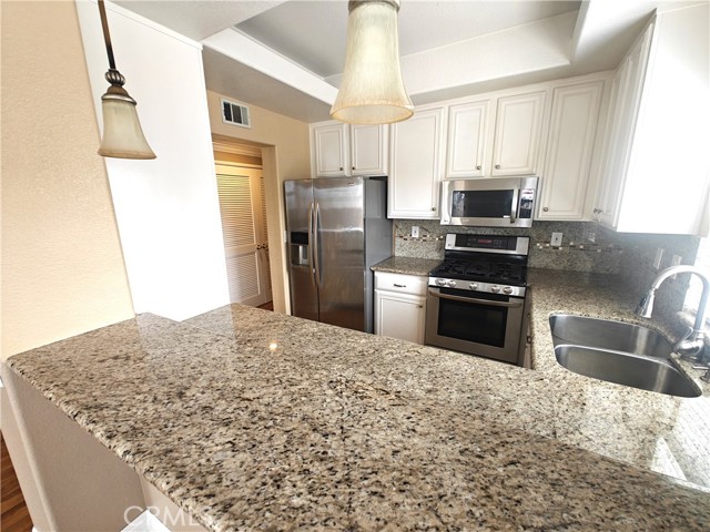 Detail Gallery Image 10 of 23 For 1095 S San Marino Way, Anaheim,  CA 92808 - 3 Beds | 2 Baths