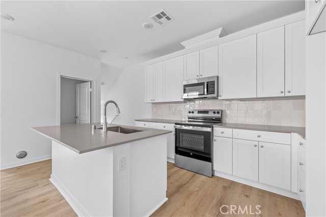 9423 1/2 N. Sepulveda Blvd., North Hills CA: https://media.crmls.org/medias/3b864783-bd9b-440e-98e3-98acc36c73f6.jpg