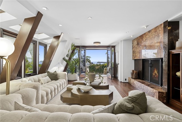Detail Gallery Image 5 of 55 For 3150 Breakers, Corona Del Mar,  CA 92625 - 4 Beds | 5 Baths