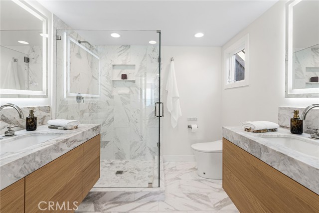 105 A Surfside Avenue, Surfside CA: https://media.crmls.org/medias/3b869126-63d9-448d-9650-d787915e1fce.jpg