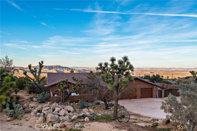 Detail Gallery Image 2 of 63 For 60556 Mountain View Trl, Joshua Tree,  CA 92252 - 3 Beds | 2 Baths