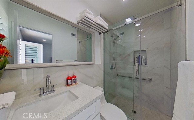 Image 6 of 7 For 17891 Caledonia