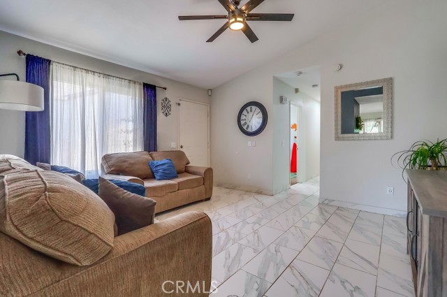 2846 Nandina Drive, Palmdale CA: https://media.crmls.org/medias/3b8785b3-4e2a-4c6c-9757-af58a3d7f7f5.jpg