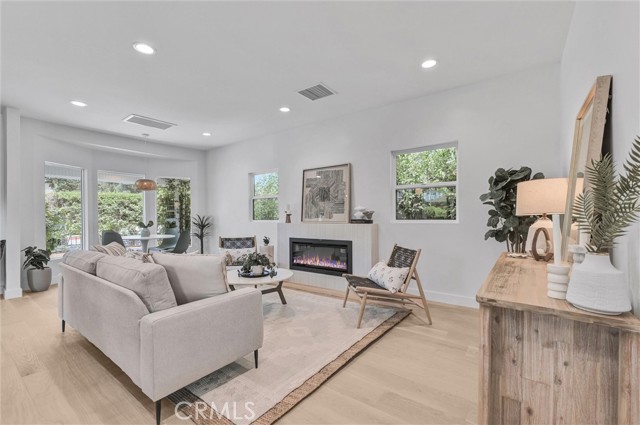 808 S Los Robles Avenue, Pasadena CA: https://media.crmls.org/medias/3b88ed1d-03e5-466f-92f9-5ce1ff56cd6d.jpg