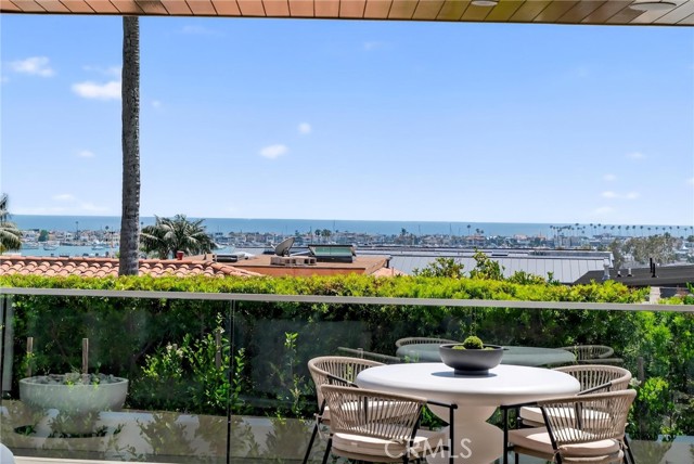 1501 Serenade, Corona del Mar CA: https://media.crmls.org/medias/3b890cd3-7b12-4e65-8050-85e361365e95.jpg