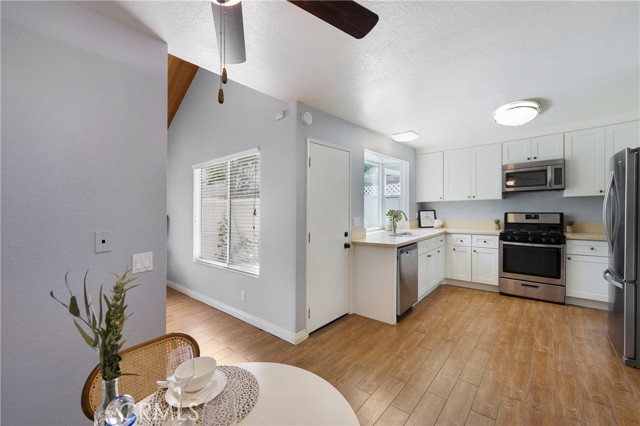 Detail Gallery Image 9 of 26 For 22986 Caminito Regalo #92,  Laguna Hills,  CA 92653 - 2 Beds | 2 Baths