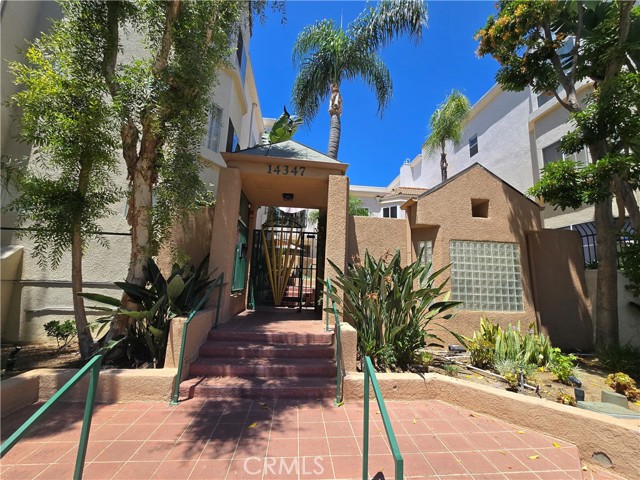 Detail Gallery Image 3 of 26 For 14347 Albers St #301,  Sherman Oaks,  CA 91401 - 2 Beds | 2 Baths