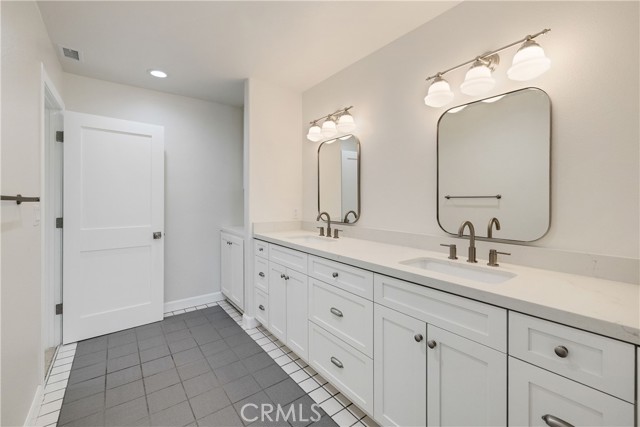 Detail Gallery Image 50 of 58 For 1707 Marshallfield a,  Redondo Beach,  CA 90278 - 3 Beds | 2/1 Baths