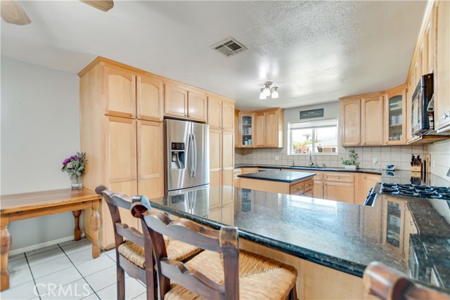 26363 Hemet Street, Hemet CA: https://media.crmls.org/medias/3b8af34d-bc5e-41ff-9d52-27cc4a984aa4.jpg