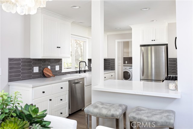 Gorgeous REMOLDELED kitchen!