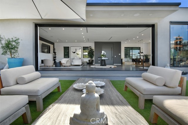 Detail Gallery Image 13 of 36 For 14753 Round Valley, Sherman Oaks,  CA 91403 - 4 Beds | 5 Baths