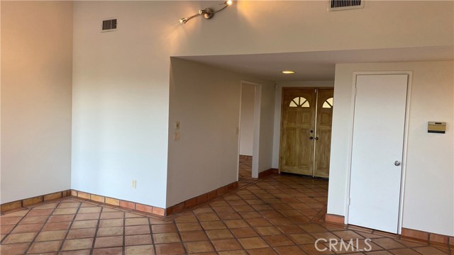 Detail Gallery Image 7 of 35 For 5974 Maury Ave, Woodland Hills,  CA 91367 - 3 Beds | 2 Baths