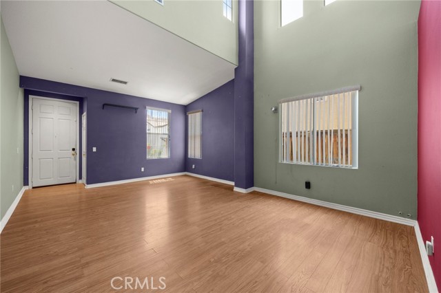 28335 Sycamore Drive, Saugus CA: https://media.crmls.org/medias/3b8c3db7-dcef-4b8a-aec6-e83ce6d69959.jpg
