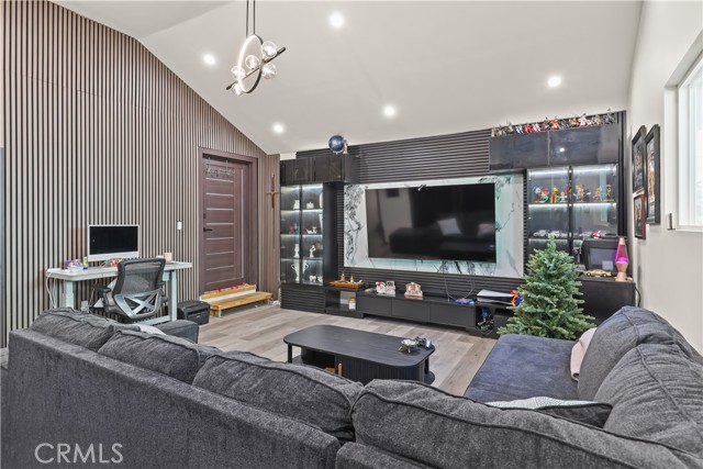 Image 7 of 40 For 2240 Parish  