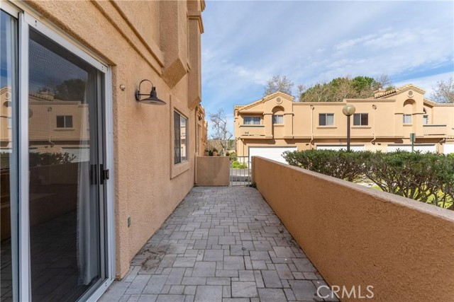 18840 Vista Del Canon, Newhall CA: https://media.crmls.org/medias/3b8d8e71-6bcb-492c-b3d3-84ad11620056.jpg