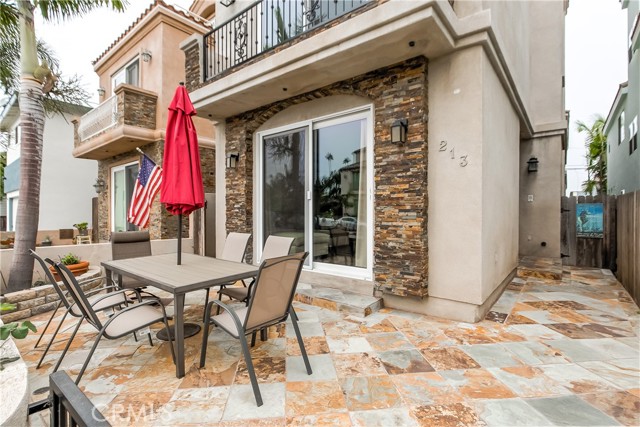 213 Baltimore Avenue, Huntington Beach CA: https://media.crmls.org/medias/3b8e8b6c-5713-451a-a232-65f95483df1d.jpg