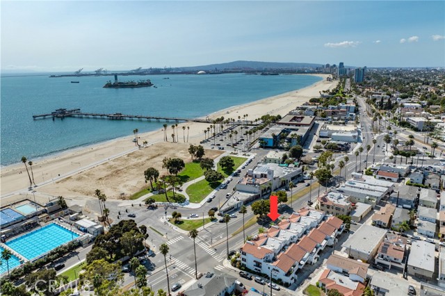 4257 E Ocean Boulevard, Long Beach CA: https://media.crmls.org/medias/3b8ea6b1-1ee6-4070-9c1e-d2889e1bbefe.jpg