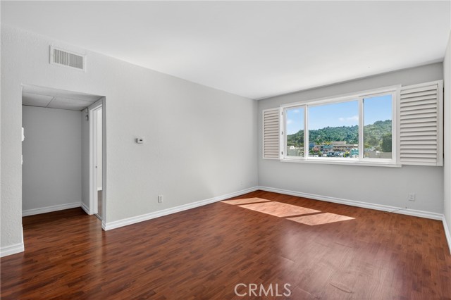 Detail Gallery Image 5 of 36 For 4441 Woodman Ave #304,  Sherman Oaks,  CA 91423 - 1 Beds | 1 Baths