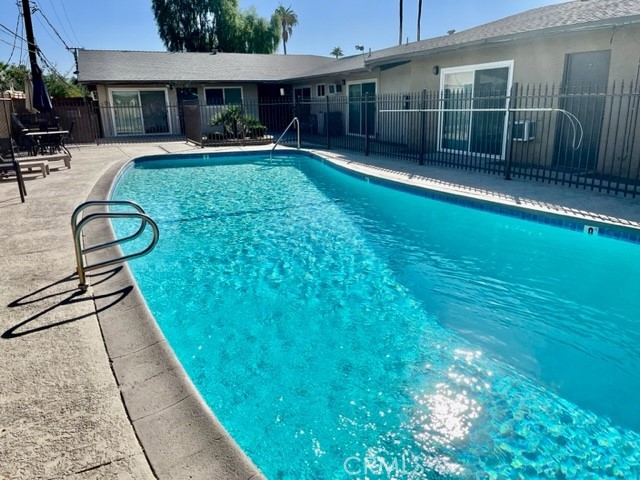 685 E Vista Chino #1