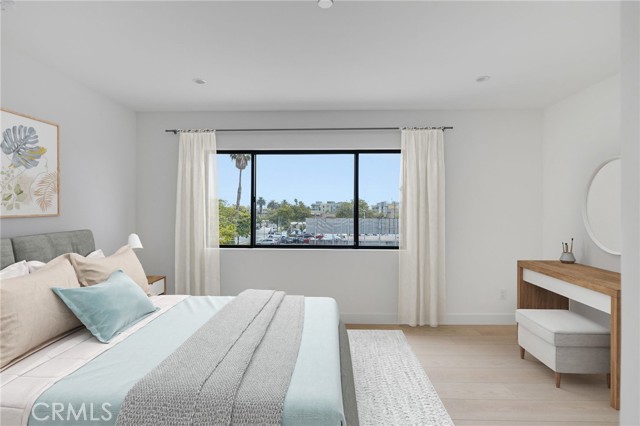 Detail Gallery Image 12 of 15 For 1334 9th St #1,  Santa Monica,  CA 90401 - 3 Beds | 2 Baths