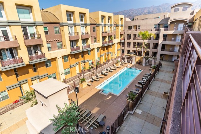 Detail Gallery Image 2 of 23 For 201 E Angeleno Ave #210,  Burbank,  CA 91502 - 2 Beds | 2 Baths