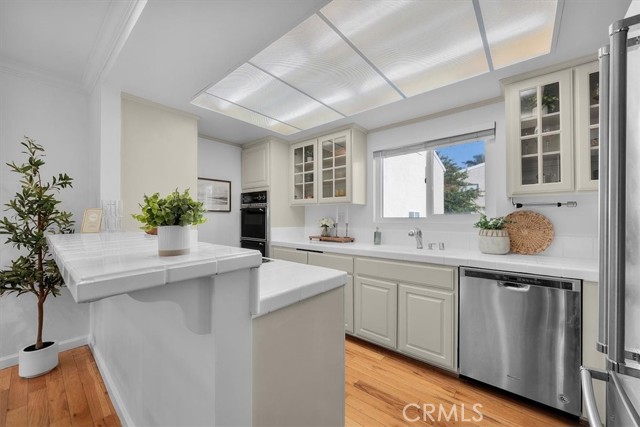 Detail Gallery Image 11 of 46 For 1006 Palm Ln, Redondo Beach,  CA 90278 - 2 Beds | 2 Baths