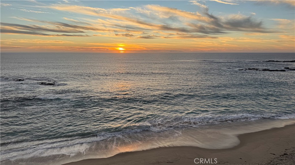 https://media.crmls.org/medias/3b907f84-4c35-4f51-87d1-c6bc3fc0fe0d.jpg?preset=X-Large