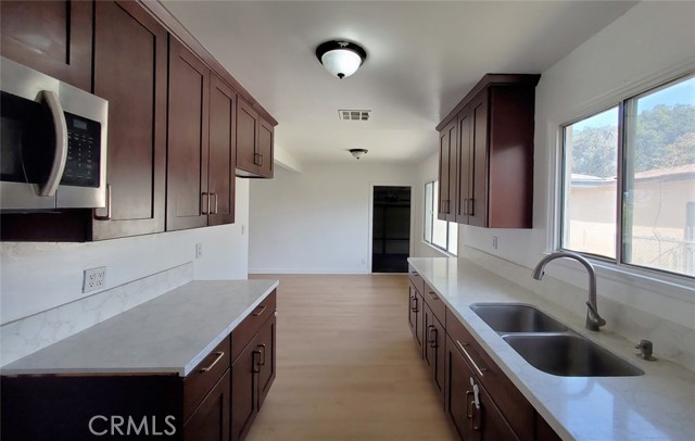 Detail Gallery Image 6 of 17 For 1836 Minnesota, Riverside,  CA 92507 - 3 Beds | 2 Baths