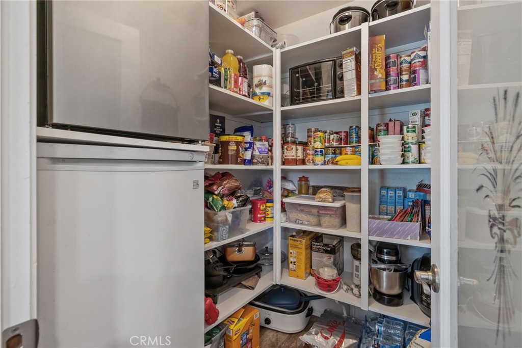 https://media.crmls.org/medias/3b92e3d2-2f56-457f-a222-25714c7d8eec.jpg?preset=X-Large