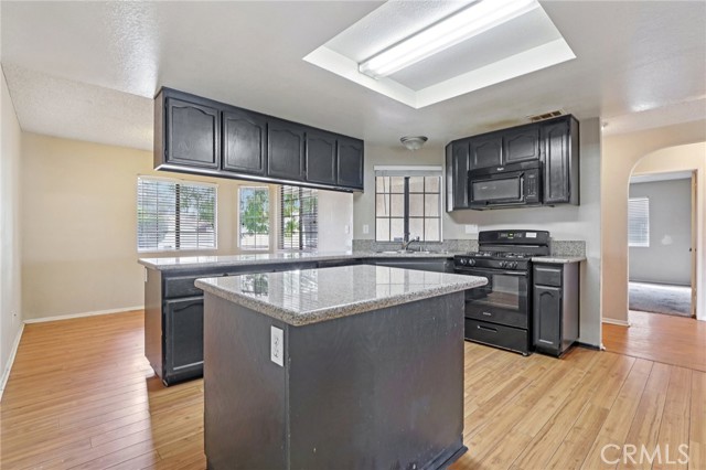 Detail Gallery Image 12 of 29 For 279 Cavendish, Hemet,  CA 92545 - 3 Beds | 2 Baths