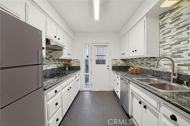 Detail Gallery Image 4 of 32 For 320 E Spruce, Inglewood,  CA 90301 - 2 Beds | 2 Baths