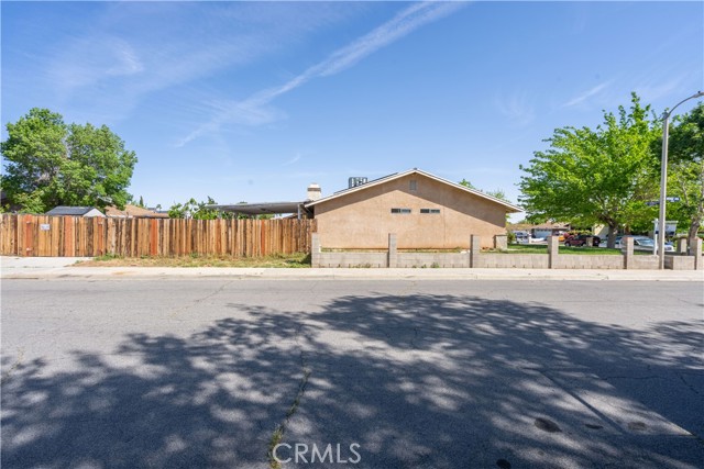 Detail Gallery Image 6 of 25 For 37255 E 28th, Palmdale,  CA 93550 - 3 Beds | 2 Baths