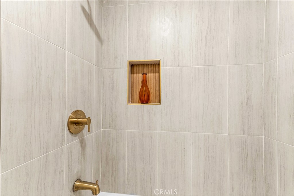 https://media.crmls.org/medias/3b94b00b-3e79-4592-983c-b1e8b31f8fb1.jpg?preset=X-Large